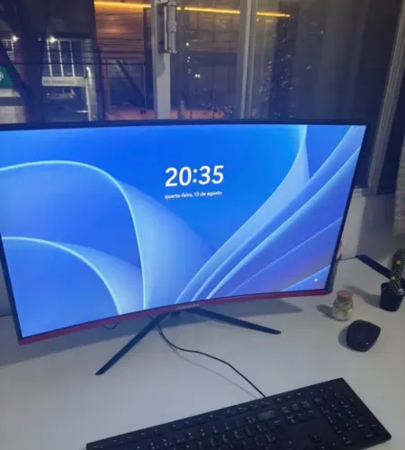 Monitor 27 polegadas em excelente estado funciona perfeitamente em Santa Maria