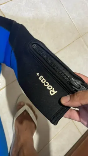 Roupa de mergulho e pé de pato