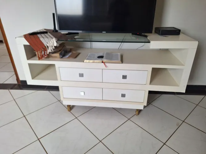 Rack Tv branco de madeira