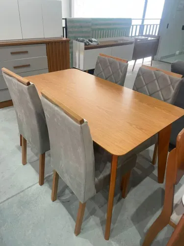 Conjunto Mesa em Madeira com 4 Cadeiras Veludo Castor ÚLTIMA PEÇA