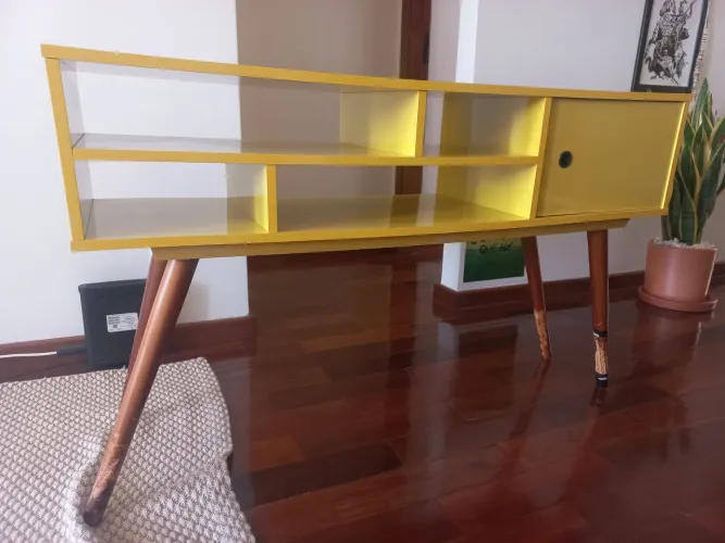 Rack Retrô Amarelo Estilo Vintage