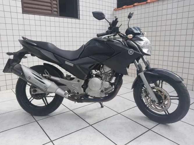 VENDO MOTO FAZER 2015