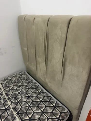 Cama solteiro e cabeceira
