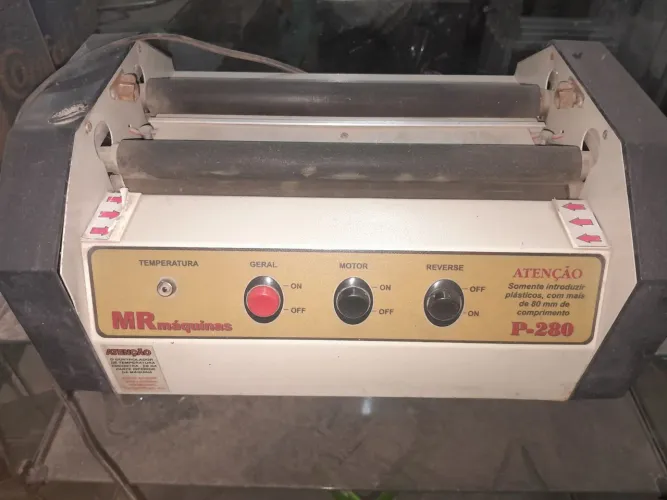 Máquina de Plastificar + 100 PLASTICOS OFICIO : CPF, OFÍCIO, CRACHAR