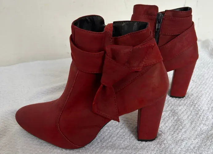 Bota Ankle Boot Feminina Vermelha  número 34 e Salto Bloco