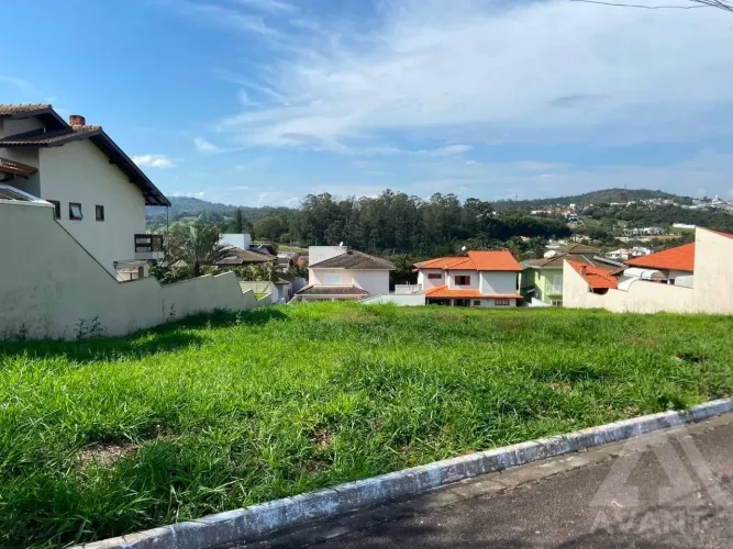 EXCELENTE TERRENO DE 700M² NO CONDOMÍNIO VILLAGIO CAPRICCIO EM LOUVEIRA SP