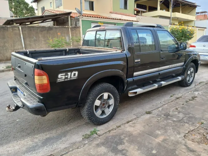 Chevrolet S10 Pick-up Exec. 2.8 4X2 CD TB Int.dies 2010