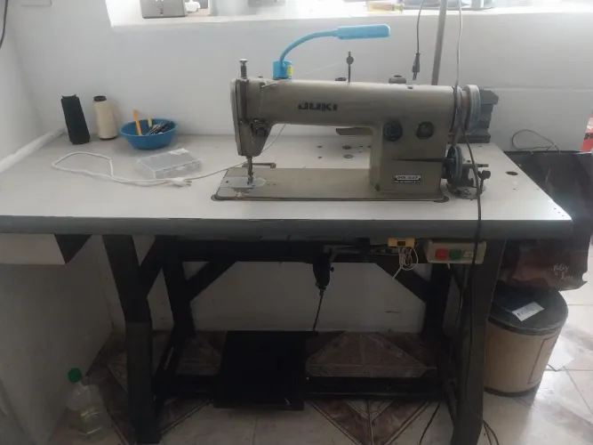 Maquina de costura semi-industrial