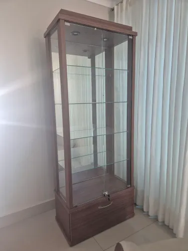 Cristaleira mdf e iluminação 