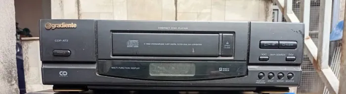 02 cd player no estado, para conserto ou retirada de pecas