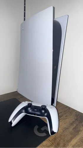 Playstation 5 fat com leitor 825gb usado com um controle