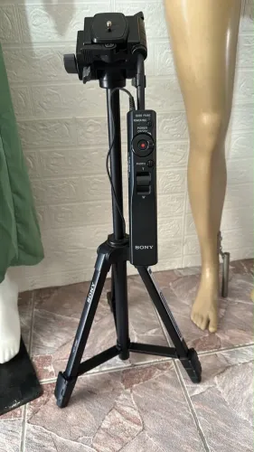 Tripé profissional da Sony modelo VCT-50AV
