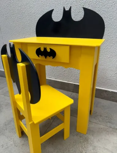 Mesinha didática personalizada (BATMAN) <br>MDF / novo / 280,00