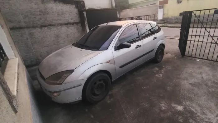 Ford Focus 1.8 16V 5P 2001