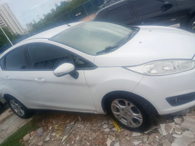 Ford Fiesta 1.5 16V Flex Mec. 5P 2015