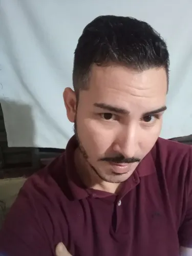 Eu faço sua mudança,sou ajudante há mais de 5 anos .. também faço carga e descarga ..