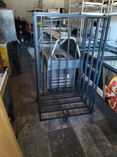 Suporte de ferro para carvão 