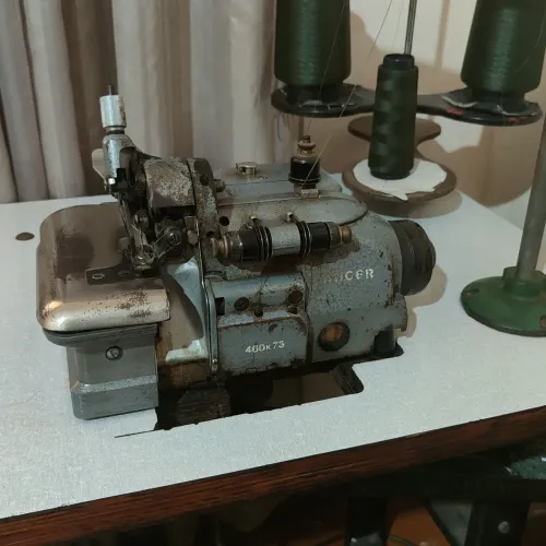 Máquina overloque