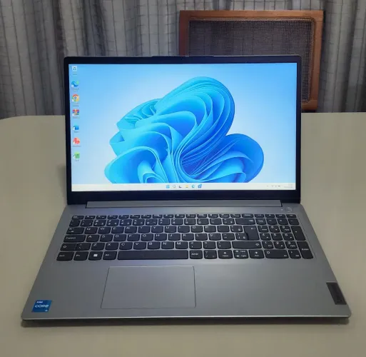 Notebook Lenovo Intel Core I3 de 13ª geração | 8GB de memória RAM | 256GB de SSD NVMe