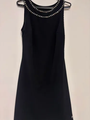 Vestido curto de festa preto