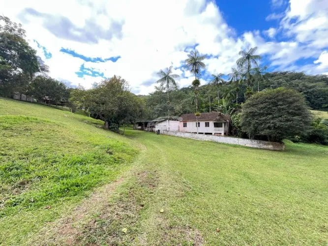 Sitio na divisa entre Gaspar e Blumenau a menos de 2km da BR70 e 15 minutos do Centro de G