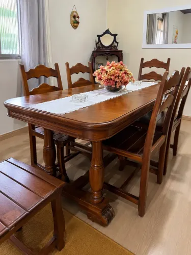 Mesa de Jantar Extensível em Madeira Maciça com 6 Cadeiras