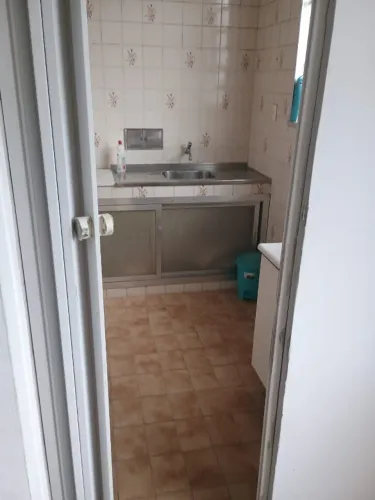 ALUGA-SE CASA PARA COMERCIO