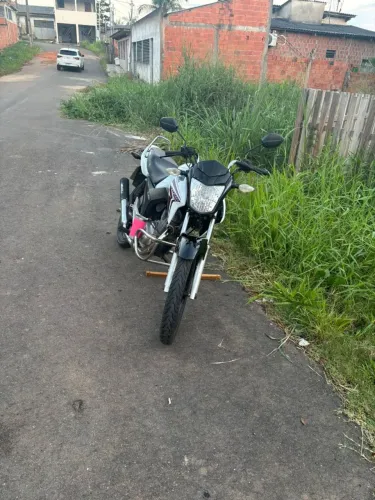 Vendo moto em boas condições 
