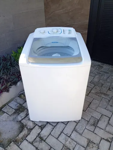 ? máquina Eletrolux 15 kg ?