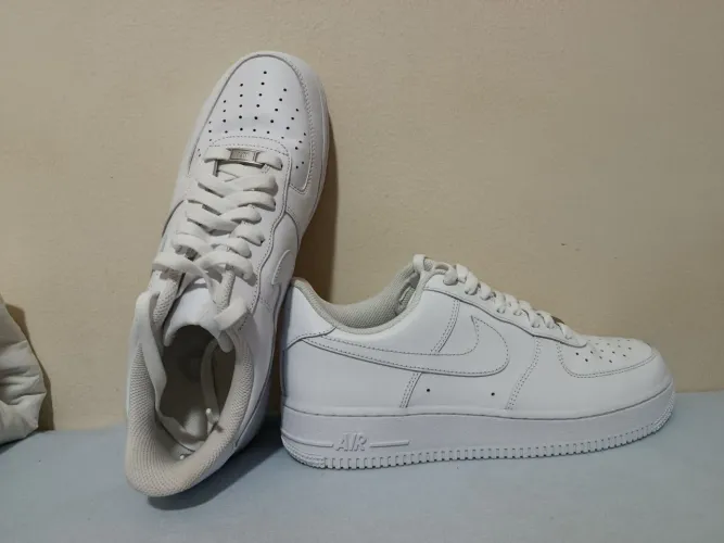 AIR FORCE 1 TRIPLE WHITE