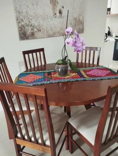 Mesa,com 6 cadeiras