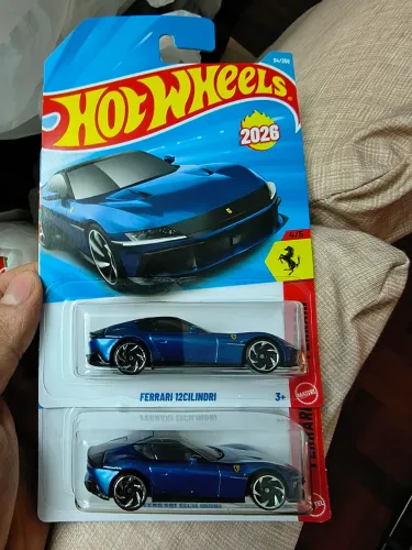 Hot Wheels Ferrari 12cilindri azul 1:64 carrinho Mattel