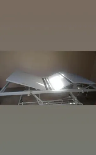 Vendo cama hospitalar em ótimo estado, e acompanha uma cadeira de banho