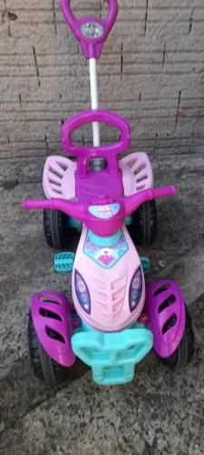 Carrinho quadriciclo