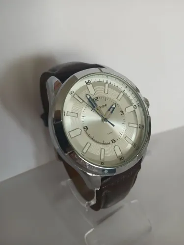 Relogio Mondaine grande com pulseira de couro 