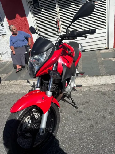 CB300r 2012 perfeito estado