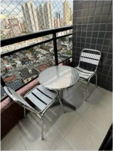 Jogo de cadeiras com mesa