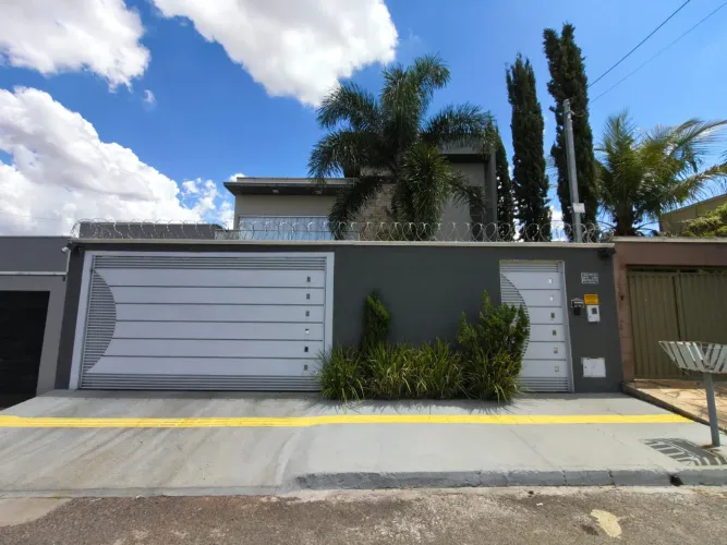 Sobrado de alto padrão no Residencial Mirante