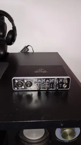 Kit com Interface Berhinger UMC204HD + Microfone BM800