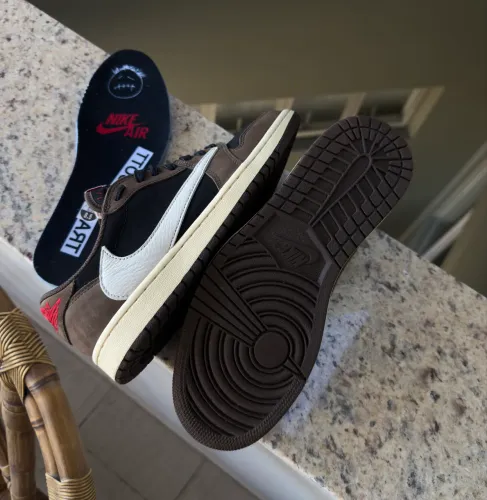 Tênis Air Jordan 1 Low Travis Scott Dark Mocha - Tam. 40BR (Impecável)