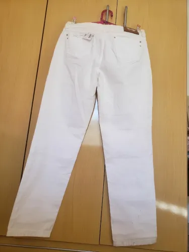 Calça branca feminina 