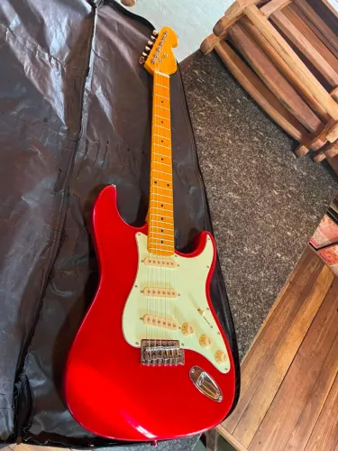 Guitarra Michael sem marca de uso