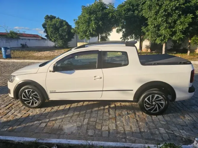 Volkswagen Saveiro Highline 1.6 T. Flex 8V CD 2016