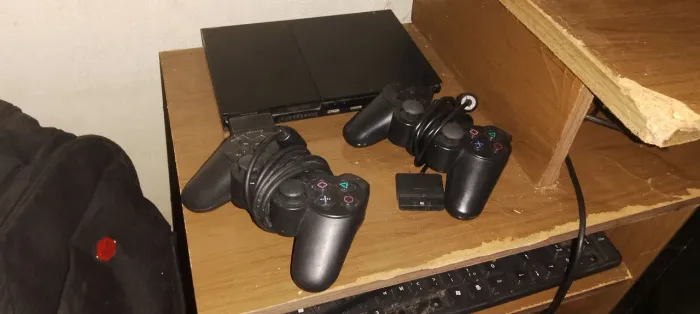 Ps2 com 2 controles 