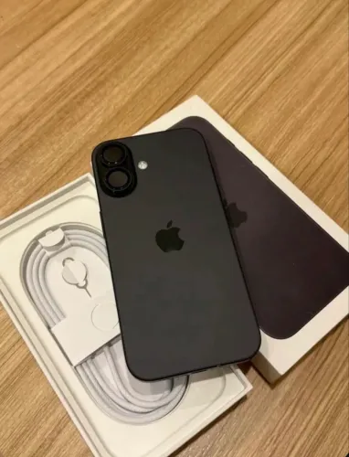 iPhone 16 de 256GB. Vendo ou troco por iPhone 17. 10 dias de uso