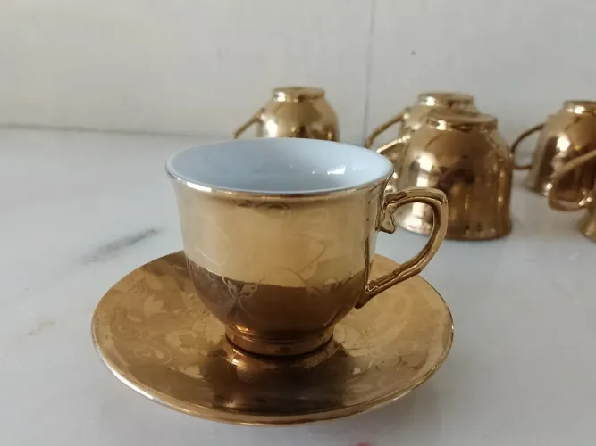 Jogo De Café Xícaras E Pires Dourados Louça Antiga Coleção