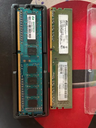 Dois pentes de Memória ram DDr3 2GB 1333MHz
