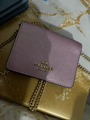 Mini Bolsa / Carteira Coach Original em Couro Metalizado Rosê com Alça de Corrente Dourada