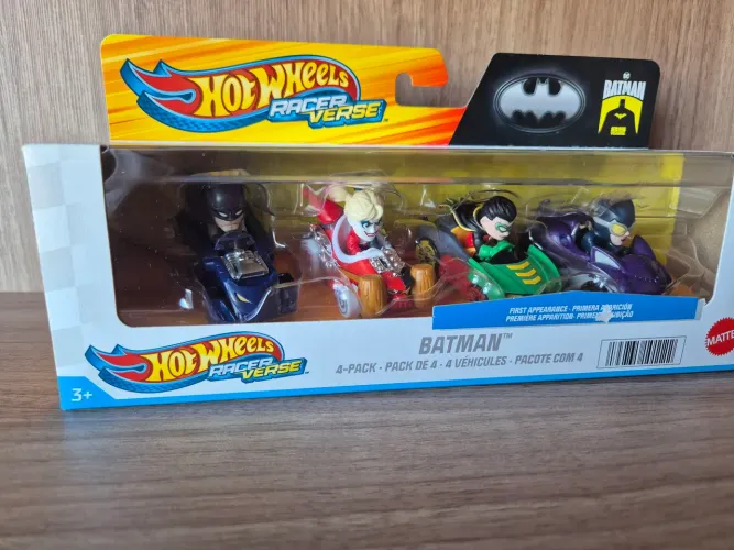 Carrinhos Hot Wheels Premium Racer Verse Batman Pac Com 4 Esc 1/64 6cm