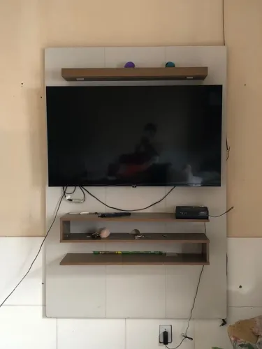Vende-se painel para TV até 50?
